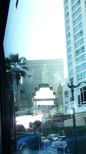 10-192 - Arche dans le centre commercial d'Hollywood Boulevard